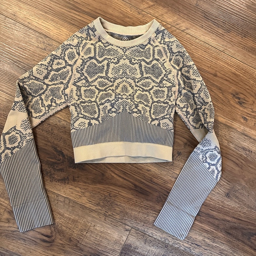 Maxxim Seamless‎ Crop Top With Thumb Holes